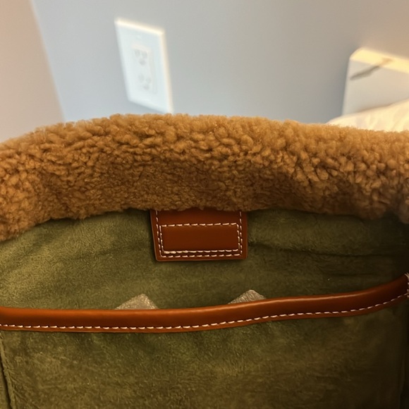 NWT Staud Cinch Shearling Bucket Bag - Picture 4 of 5